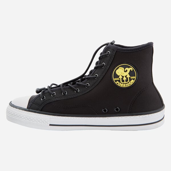 One Shoe Black/White